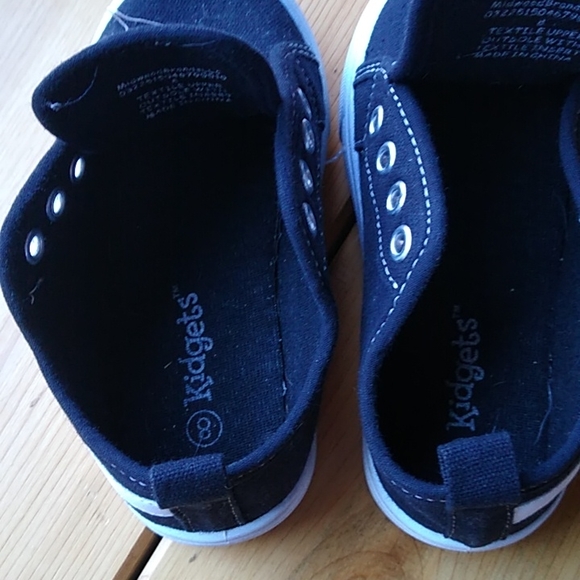 Kidgets Toddler Black Sneakers Sz 8 boys/girls - Picture 6 of 7